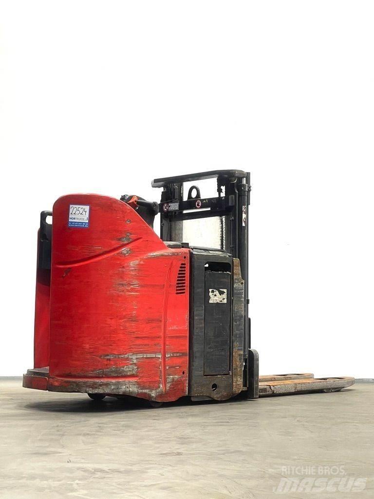 Linde D12HPSP-133 Gerbeur accompagnant