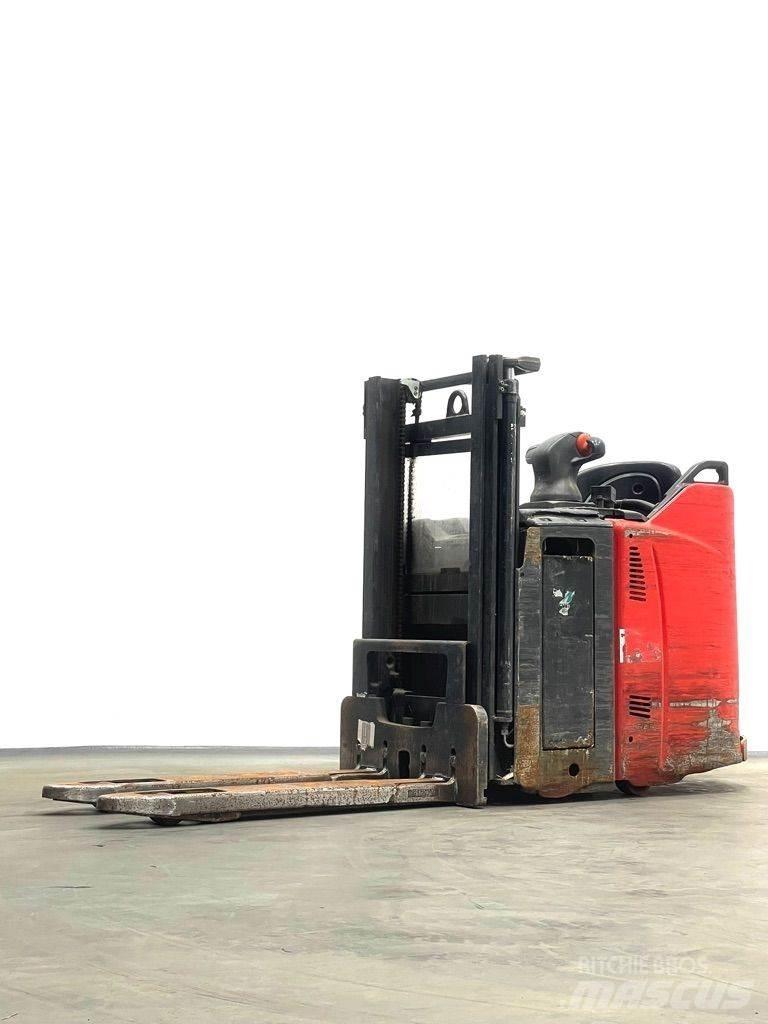 Linde D12HPSP-133 Gerbeur accompagnant