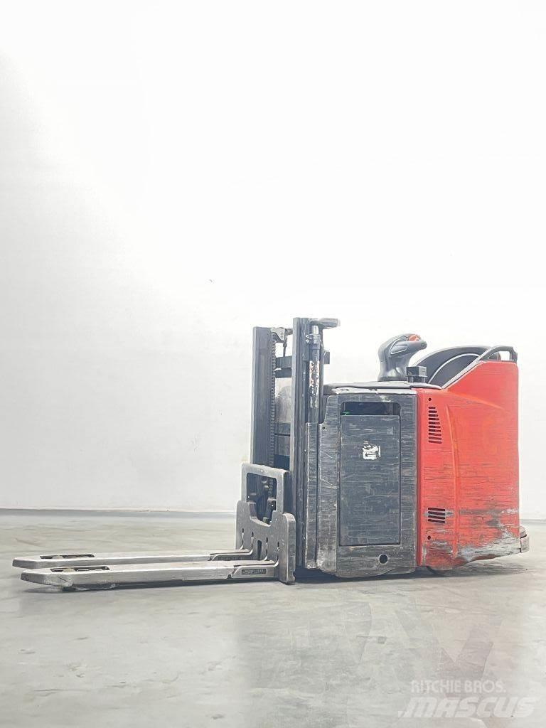 Linde D12HPSP-133 Gerbeur accompagnant