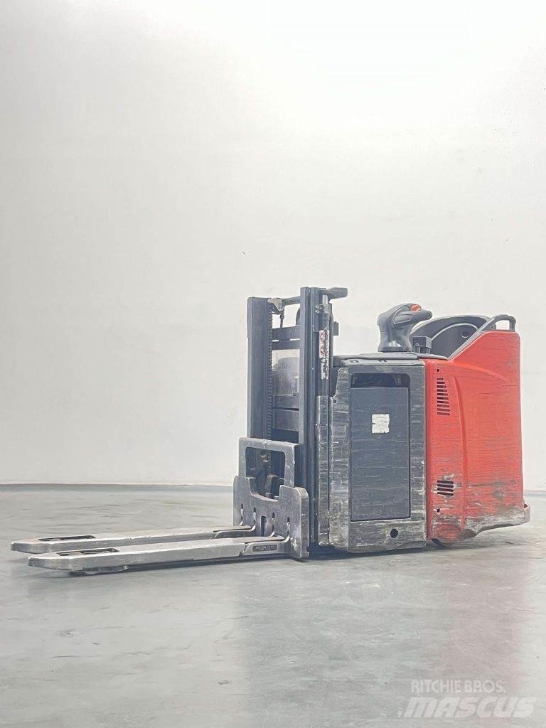 Linde D12HPSP-133 Gerbeur accompagnant
