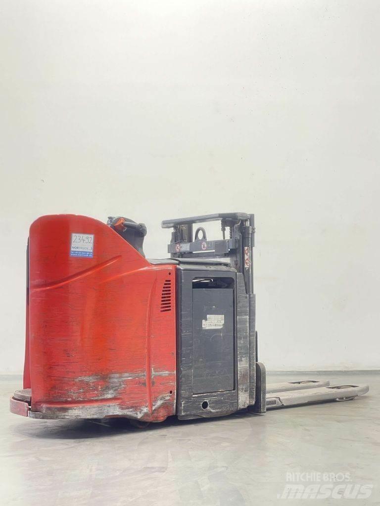 Linde D12HPSP-133 Gerbeur accompagnant