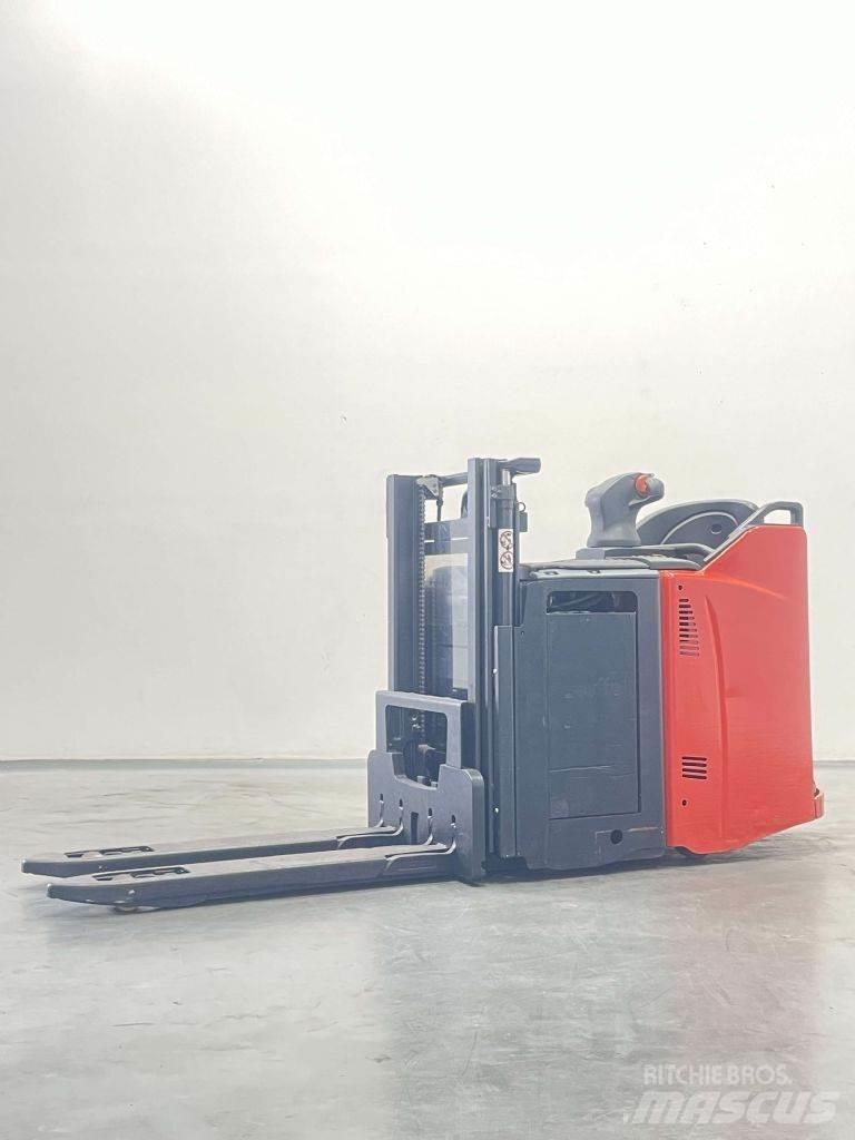 Linde D12HPSP-133 Gerbeur accompagnant