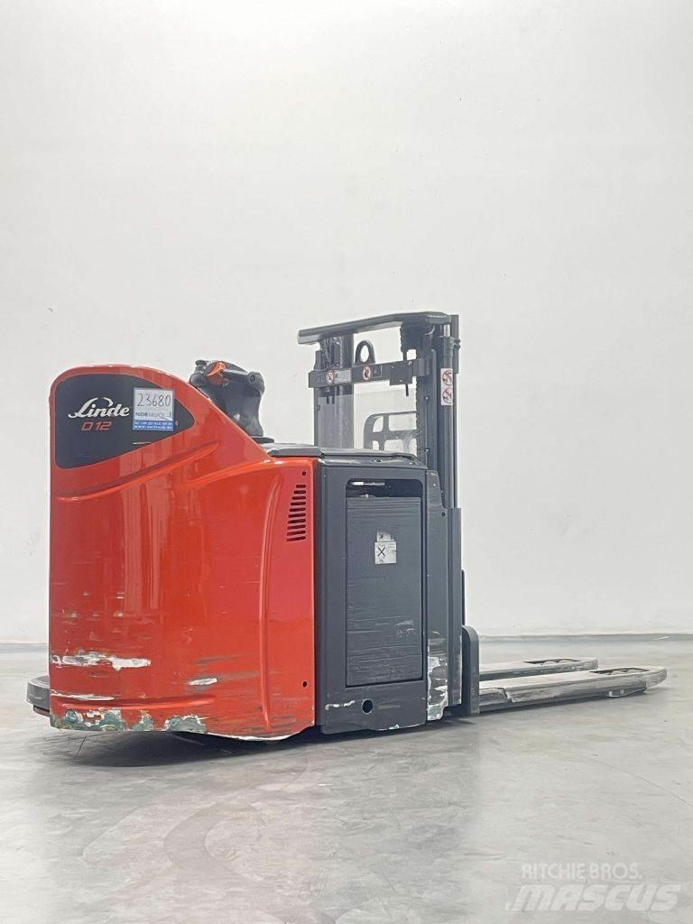 Linde D12HPSP-133 Gerbeur accompagnant