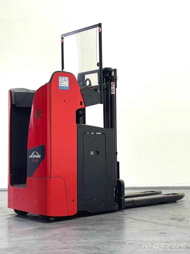 Linde D12SF-1164 Gerbeur accompagnant