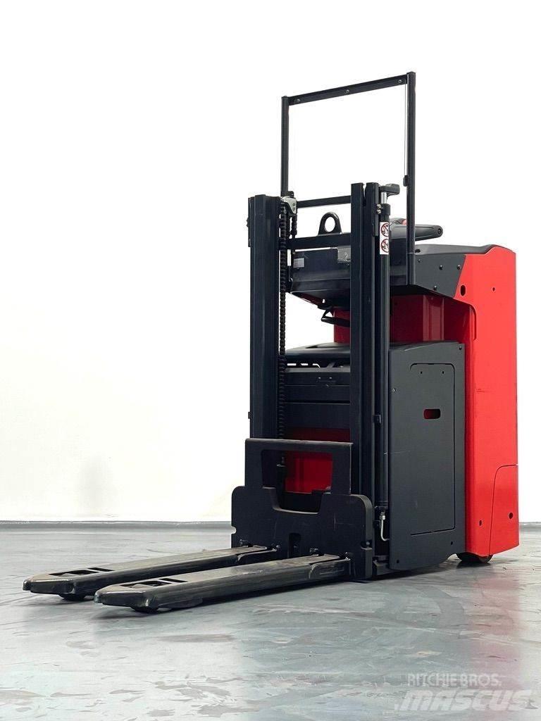 Linde D12SF-1164 Gerbeur accompagnant