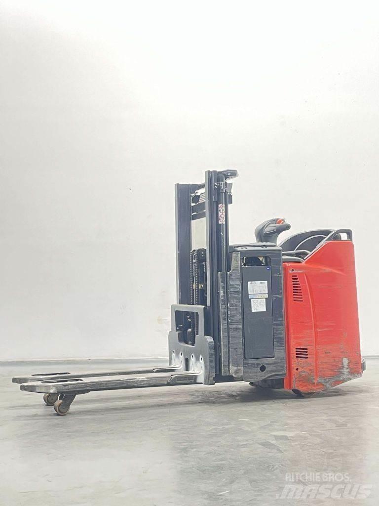 Linde D12SP-133 Gerbeur accompagnant