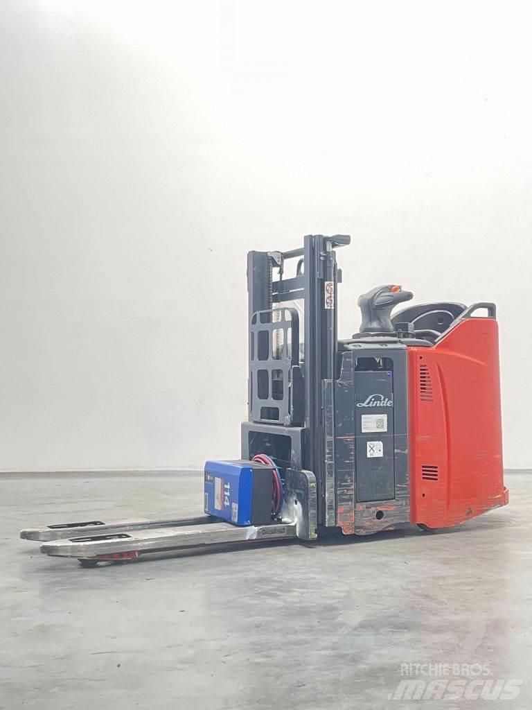 Linde D12SPHP-133 Gerbeur accompagnant