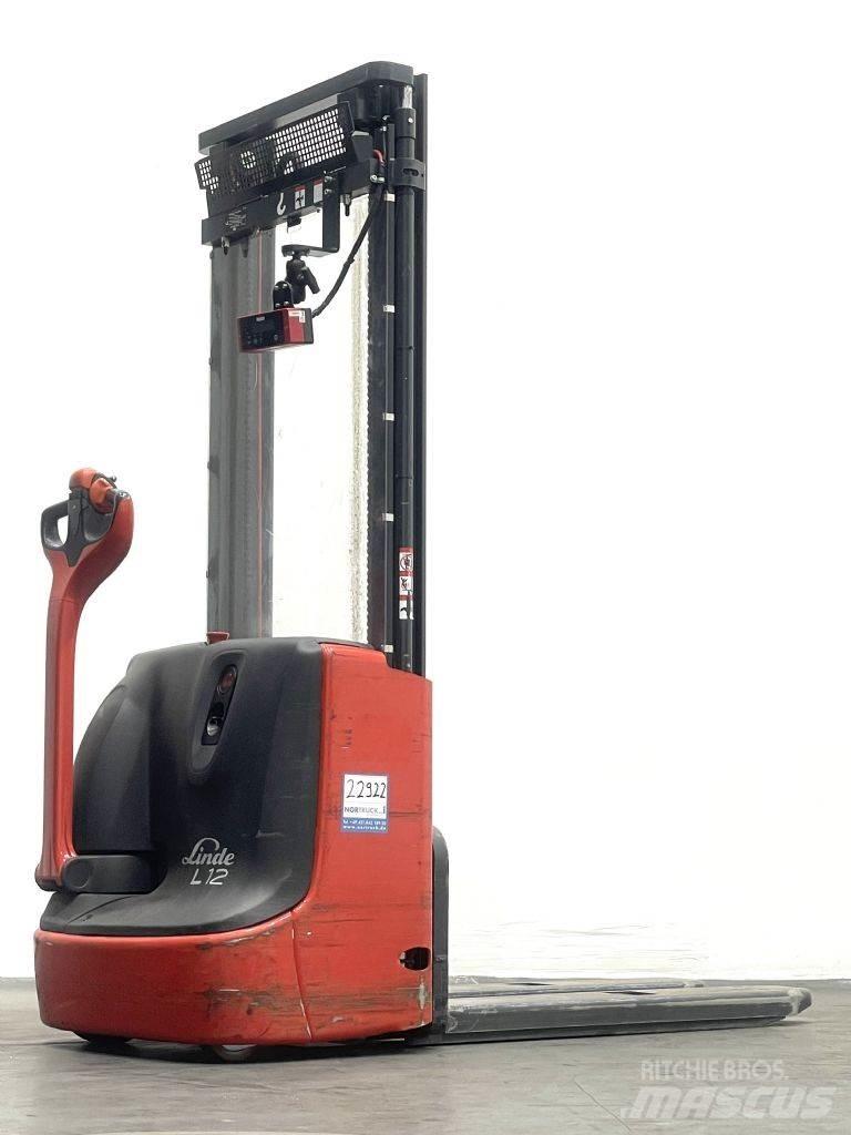 Linde L12 Gerbeur accompagnant