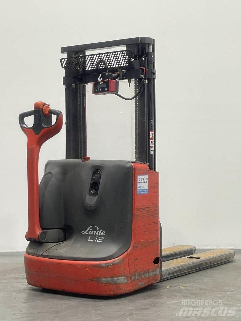 Linde L12 Gerbeur accompagnant