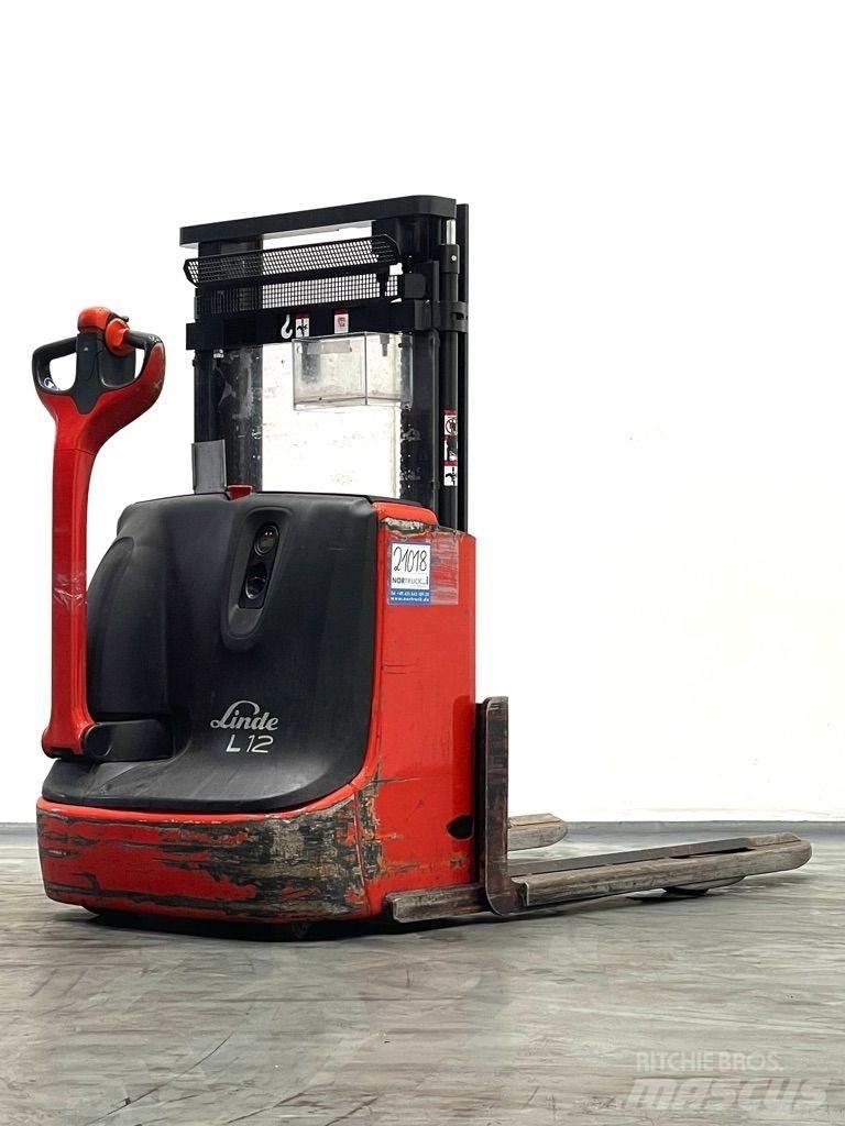 Linde L12-1172 Gerbeur accompagnant