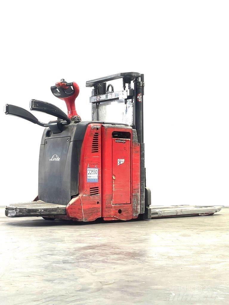Linde L12LAP-133 Gerbeur accompagnant