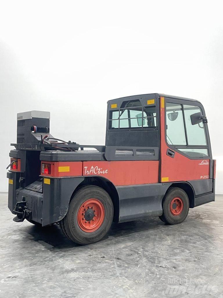 Linde P250-127 Chariot remorqueur