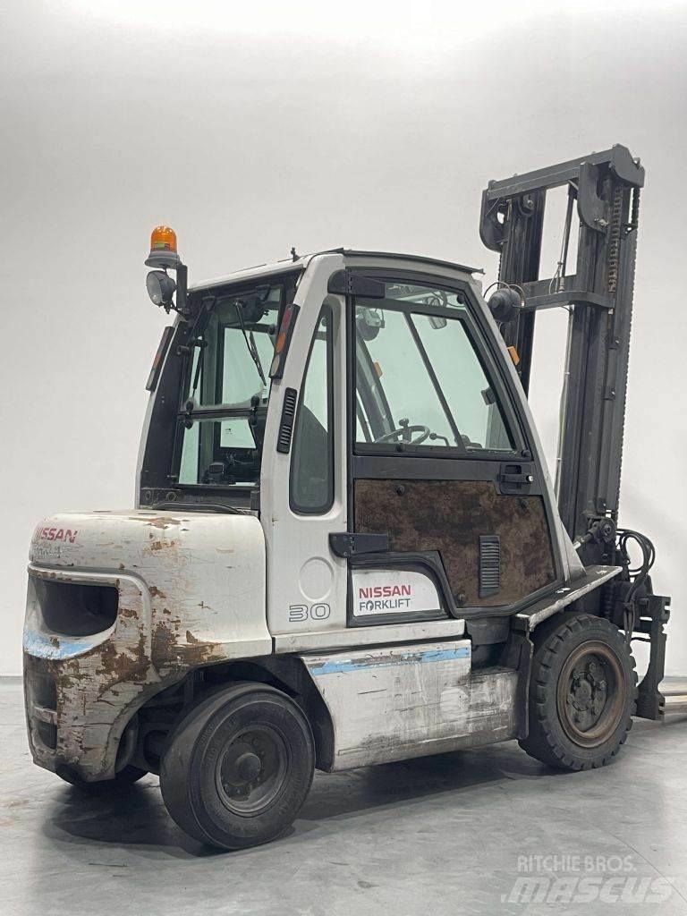 Nissan YG1D2A300 Chariots diesel
