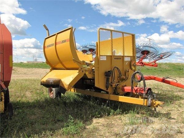 Haybuster 2650 Dérouleuse, pailleuse