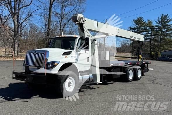 National 800D Camion plateau ridelle avec grue