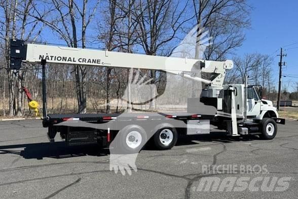 National 800D Camion plateau ridelle avec grue