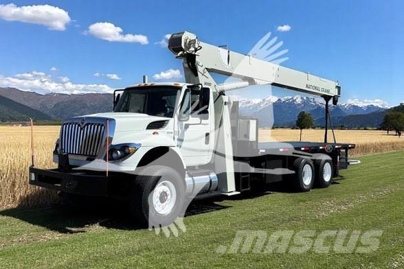National 800D Camion plateau ridelle avec grue