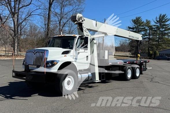 National 800D Camion plateau ridelle avec grue