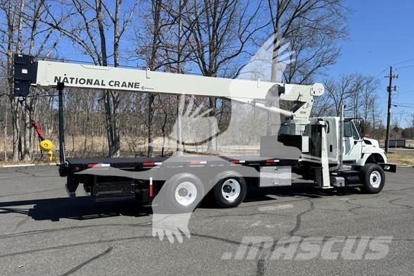 National 800D Camion plateau ridelle avec grue