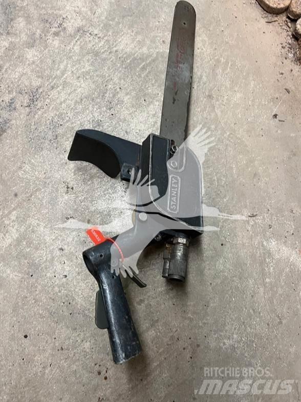 Stanley CS05 Tronçonneuses et scies