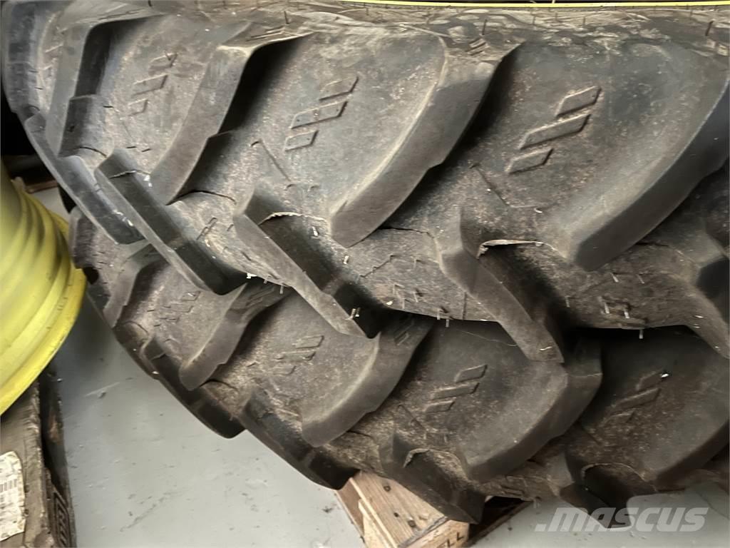  300/95X52 270/95X36 Pneus, roues et jantes