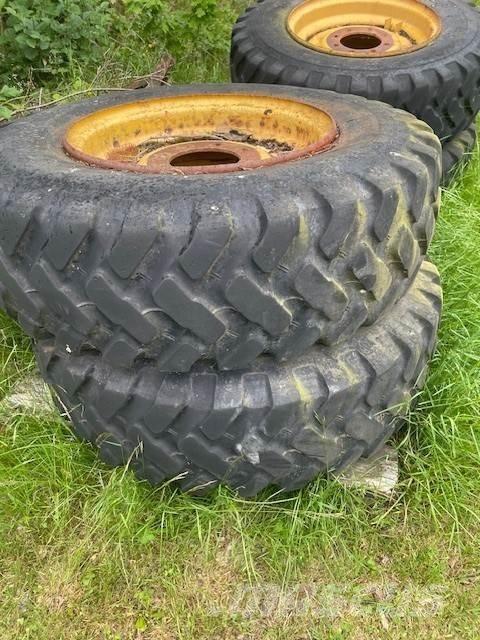  4ST LASTMASKINSDÄCK Pneus, roues et jantes