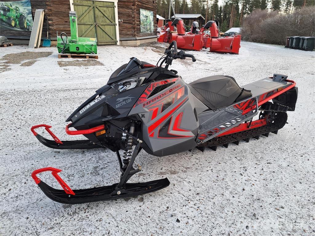Arctic Cat M 8000 ALPHA Motoneige