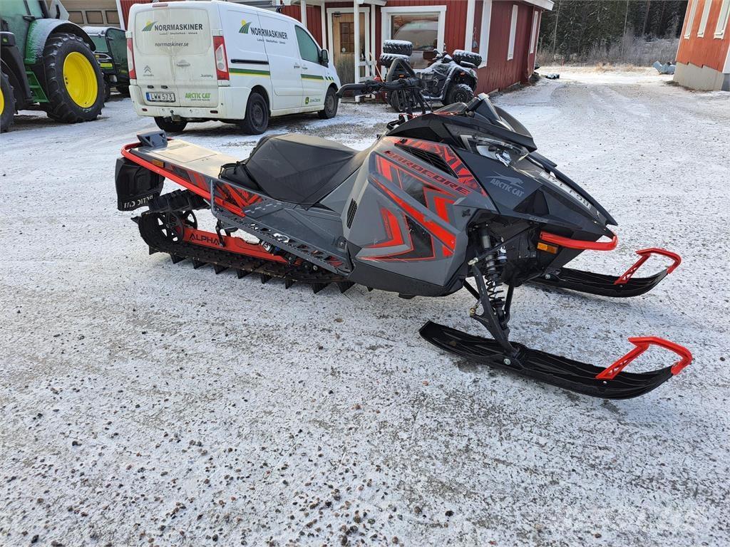 Arctic Cat M 8000 ALPHA Motoneige