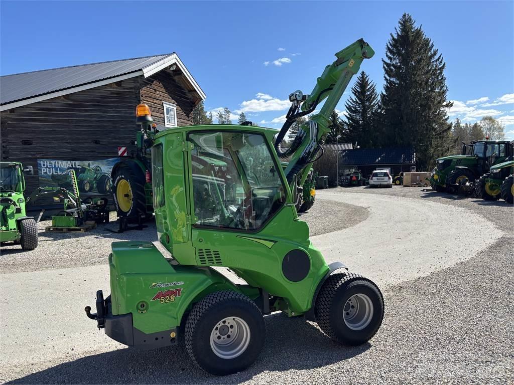 Avant 528 Chargeuse compacte