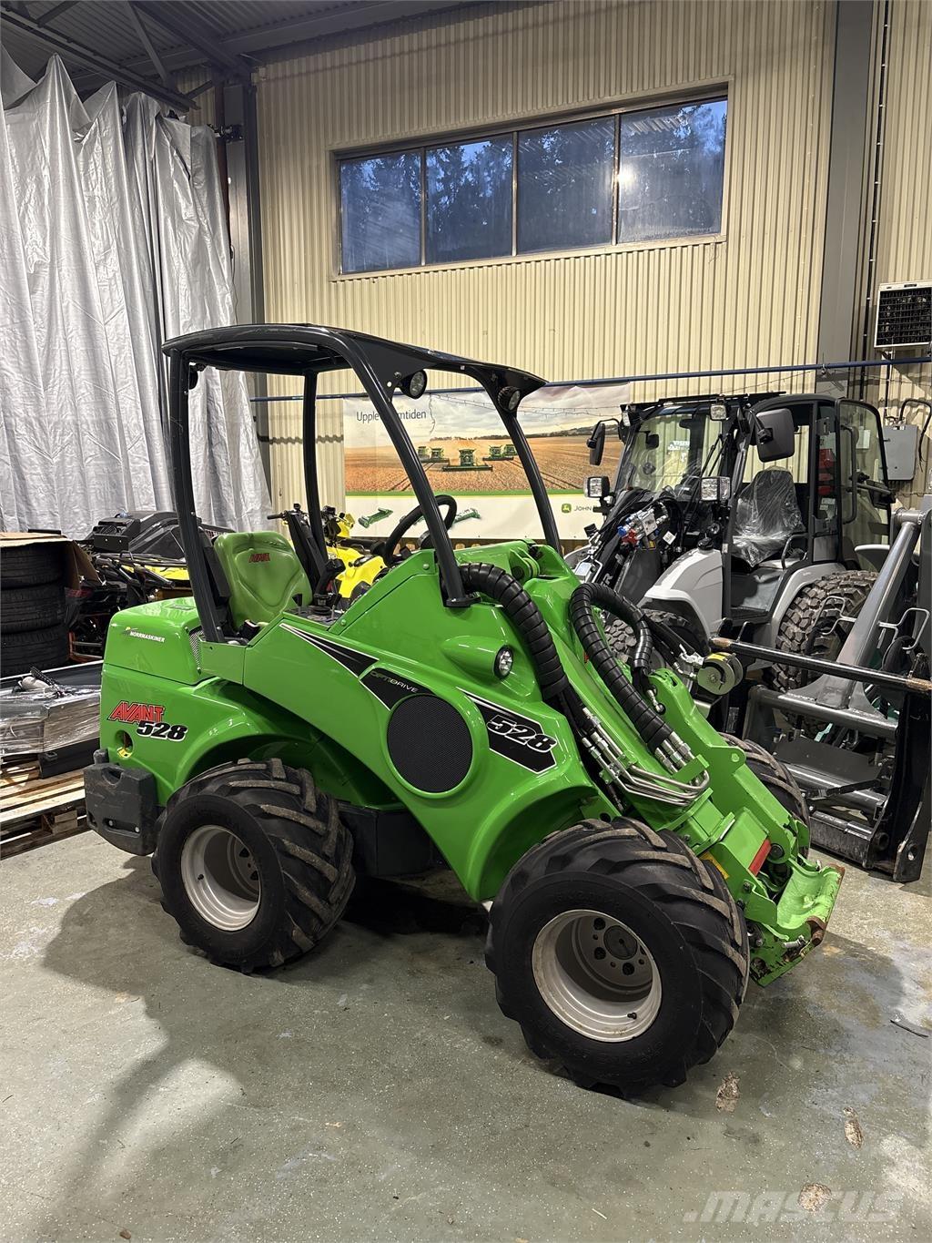 Avant 528 Chargeuse compacte