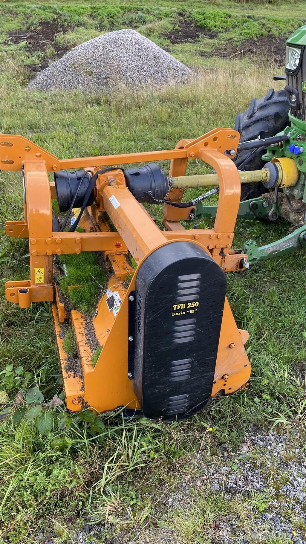 Berti TFH 250 BETESPUTS Broyeur / Gyrobroyeur / Epareuse