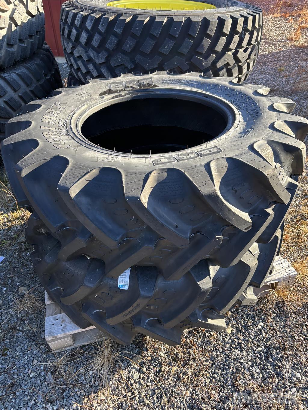 BKT Däck 380/85R24 2st Pneus, roues et jantes