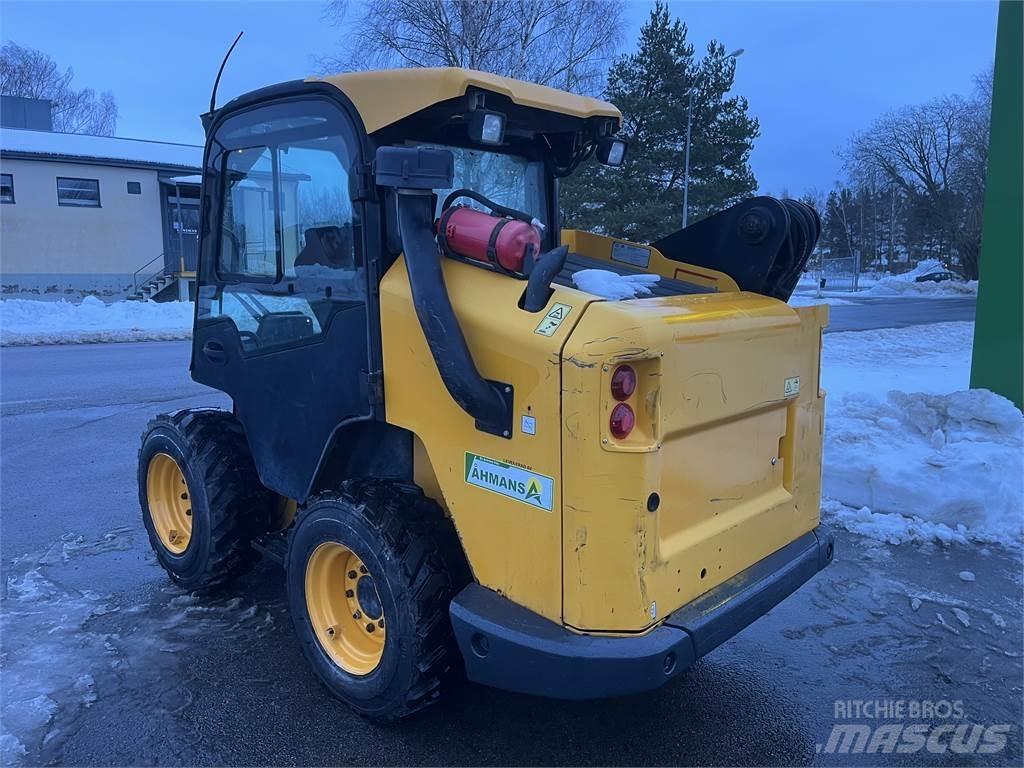 JCB 330 SKID STEER Quad