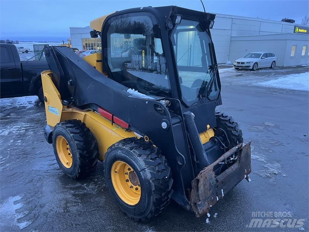JCB 330 SKID STEER Quad