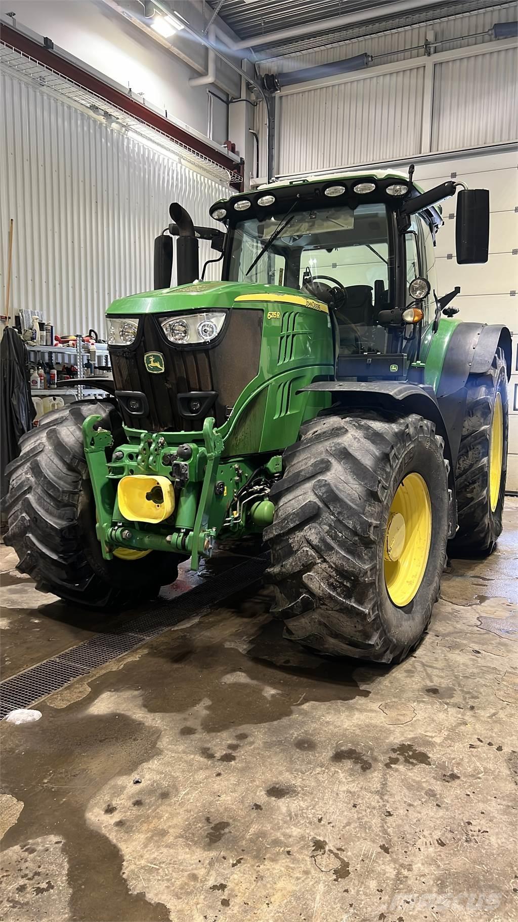 John Deere 6215R Tracteur