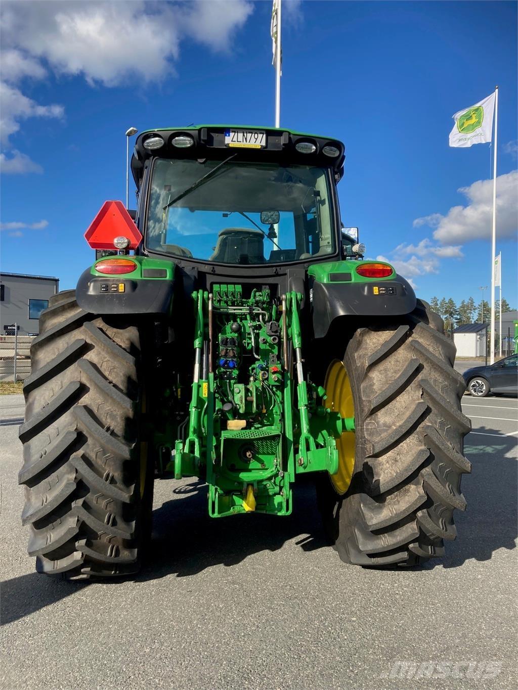 John Deere 6215R Tracteur