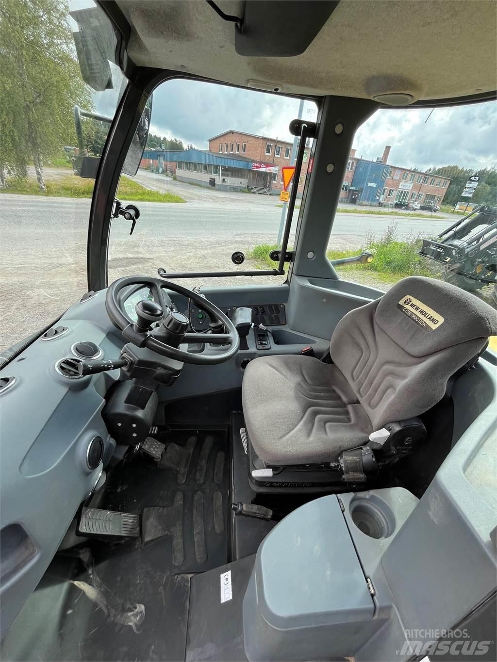 New Holland W70C Chargeuse sur pneus