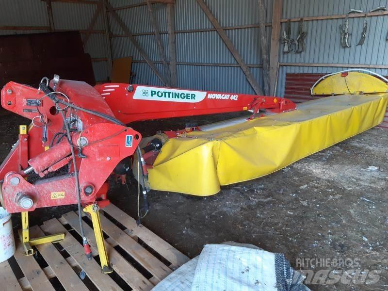 Pöttinger NOVACAT 442 Autres matériels de fenaison