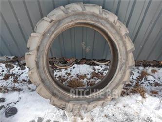  TRAKTORDÄCK 8,3-24 6PLY Pneus, roues et jantes