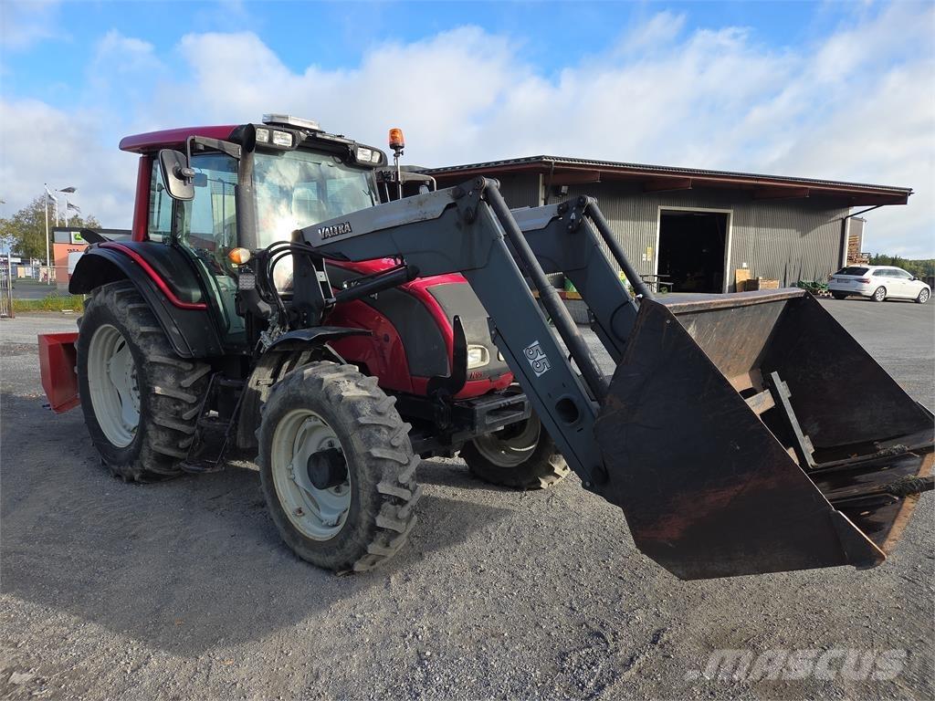 Valtra N121 Tracteur