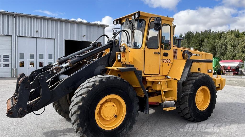 Volvo L90 LASTMASKIN Chargeuse sur pneus