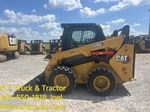 CAT 242D3 Pneus, roues et jantes