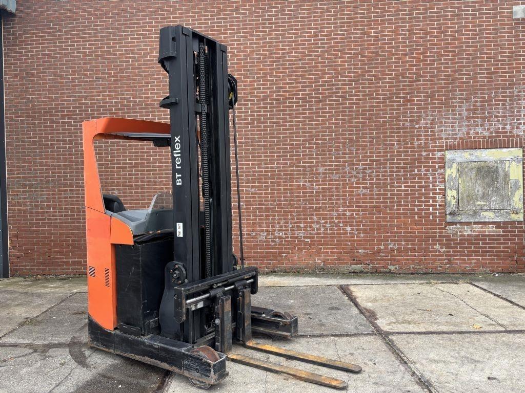 BT RRE 160 Chariot à mât rétractable