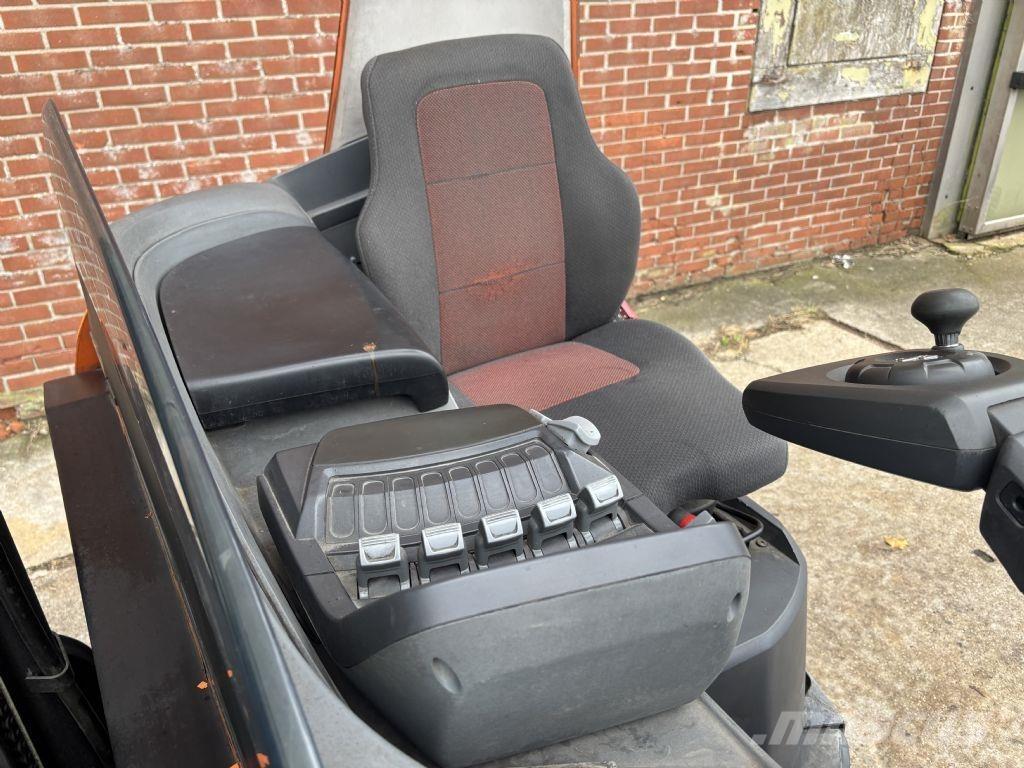 BT RRE 160 Chariot à mât rétractable