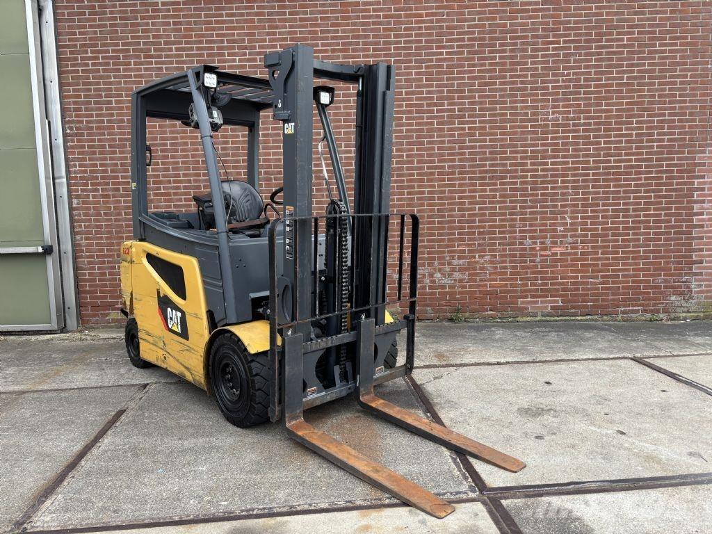 CAT 2EP5000 Chariots élévateurs électriques