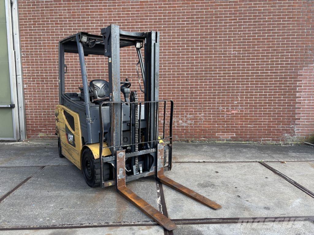 CAT 2EPC5000 Chariots élévateurs électriques