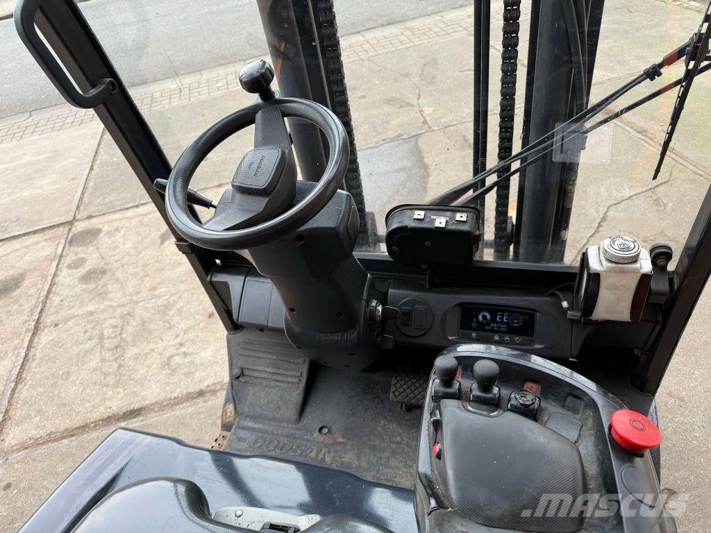 Doosan B35X-7 Chariots élévateurs électriques