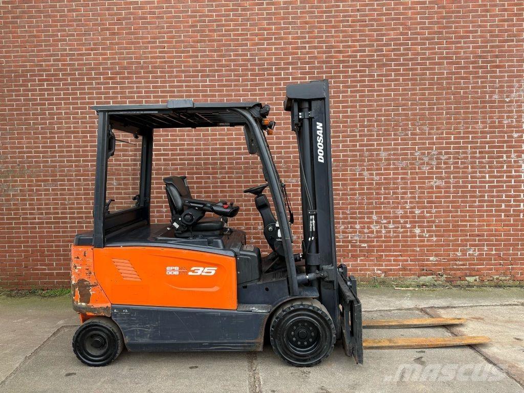 Doosan B35X-7 Chariots élévateurs électriques