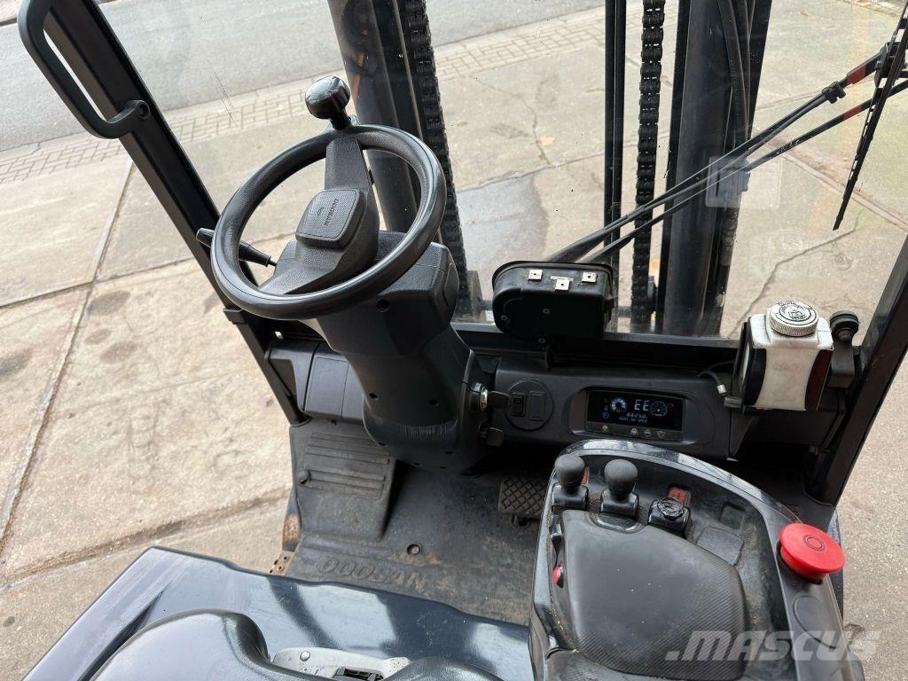 Doosan B35X-7 Chariots élévateurs électriques