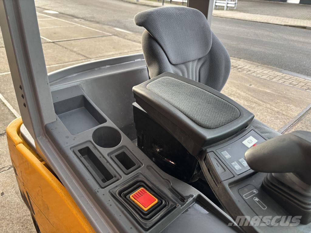 Jungheinrich EFG 320 Chariots élévateurs électriques